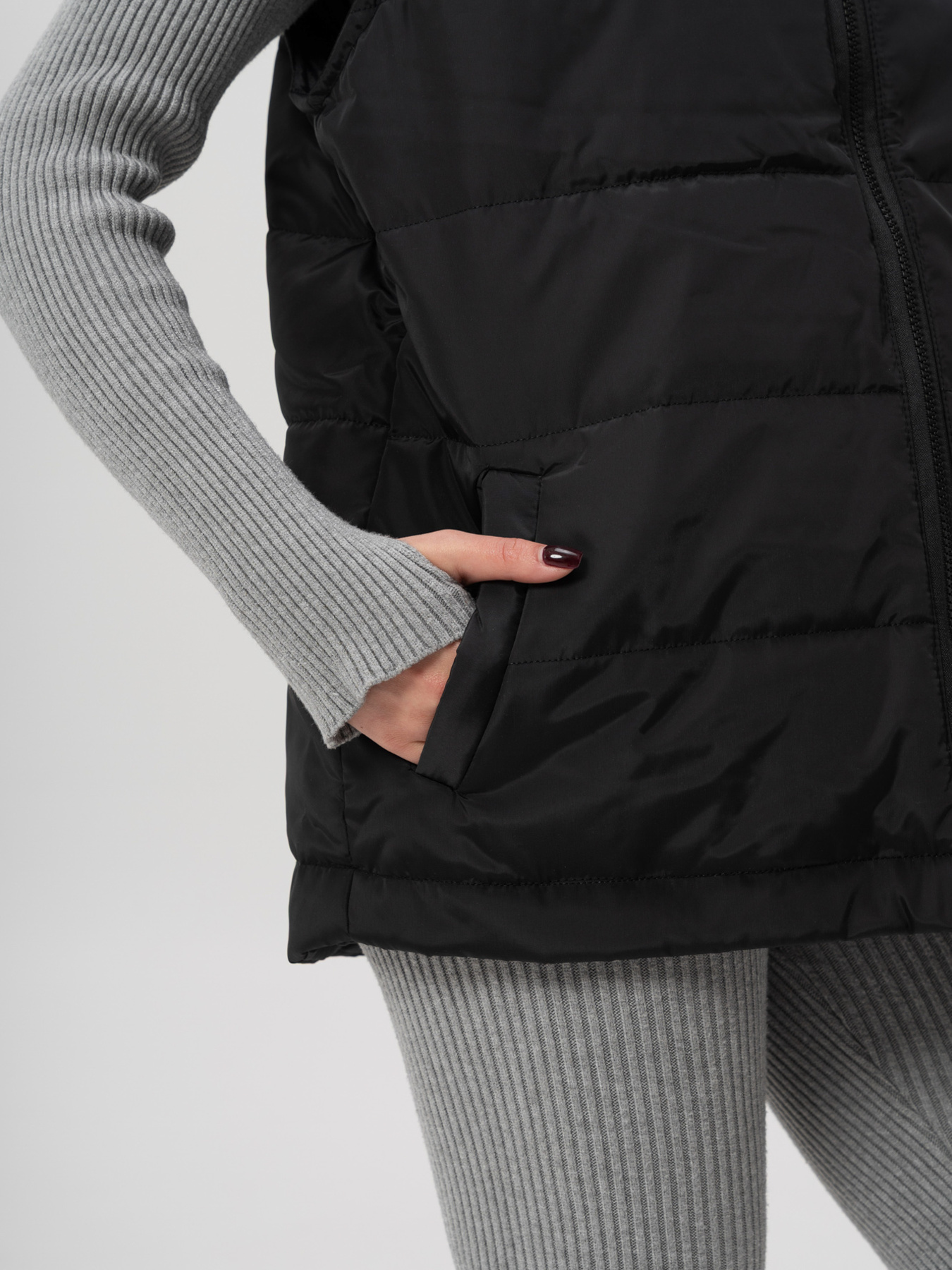 Жіноча Легка Куртка Жилетка Безрукавка Стьобана Without Spice Black модель 8056183 Фото