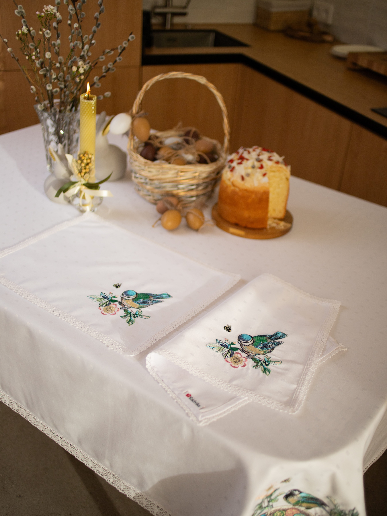 Комплект вишитих великодніх серветок з мереживом 2шт Едельвіка модель 92-25/00 Фото