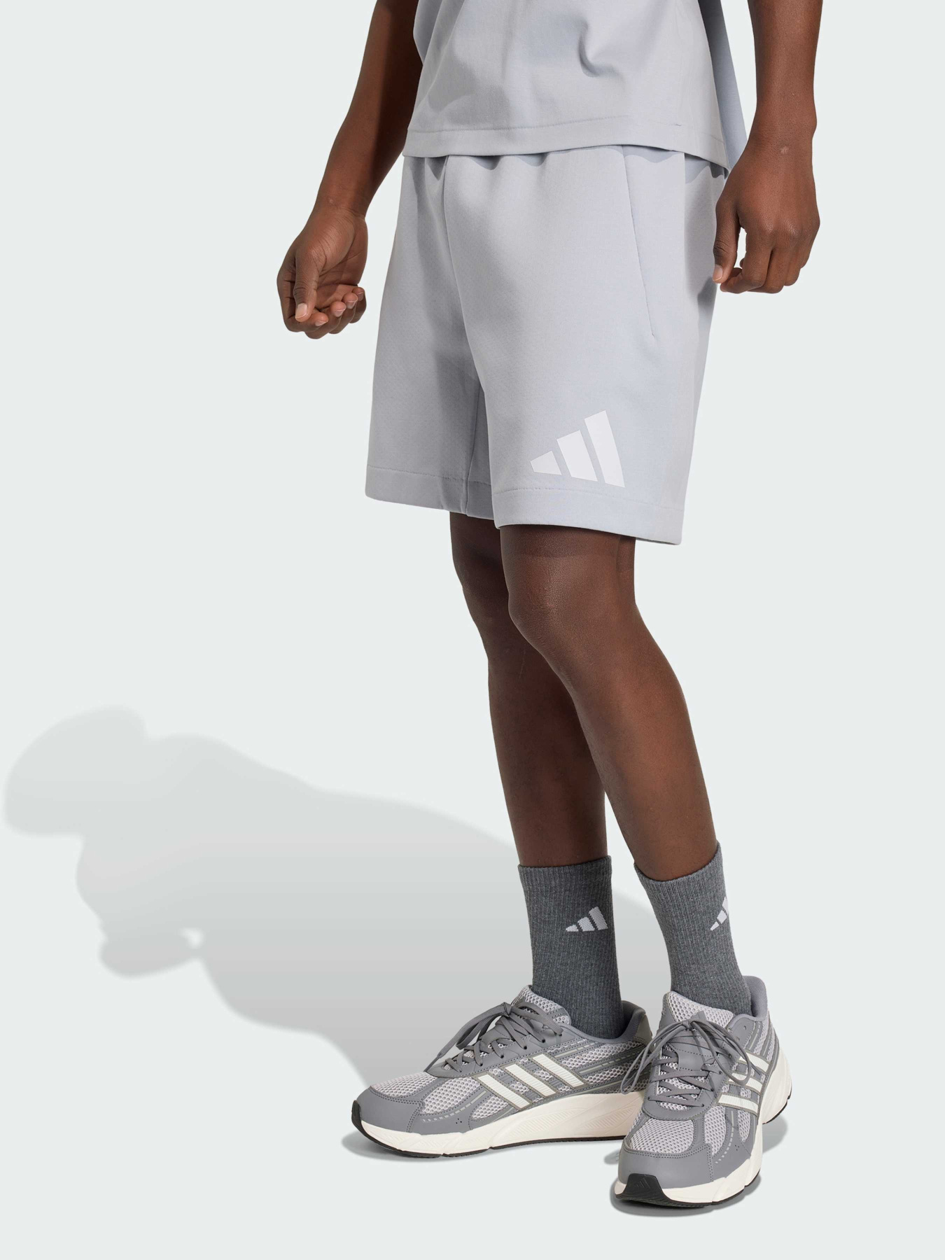 Шорты New adidas Z.N.E. модель KE4704 Шорты New adidas Z.N.E. модель KE4704 Фото