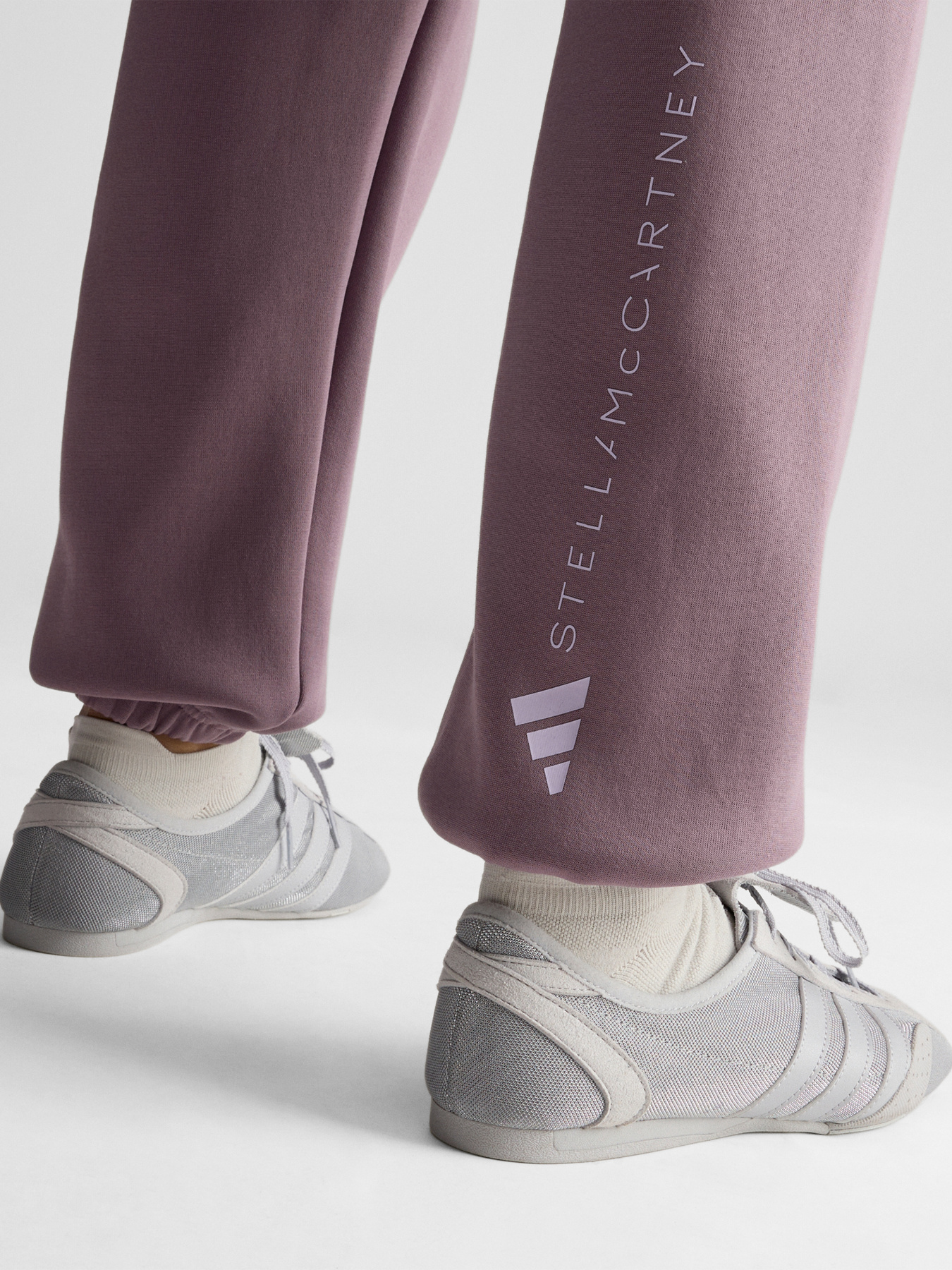 Джогери Adidas модель JZ0664 Джогери Adidas модель JZ0664 Фото