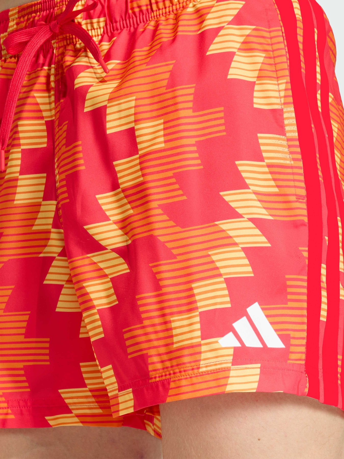 Плавальні шорти FOOTBALL-INSPIRED GRAPHIC SWIM SHORTS 5 INCH модель JY9164 Фото