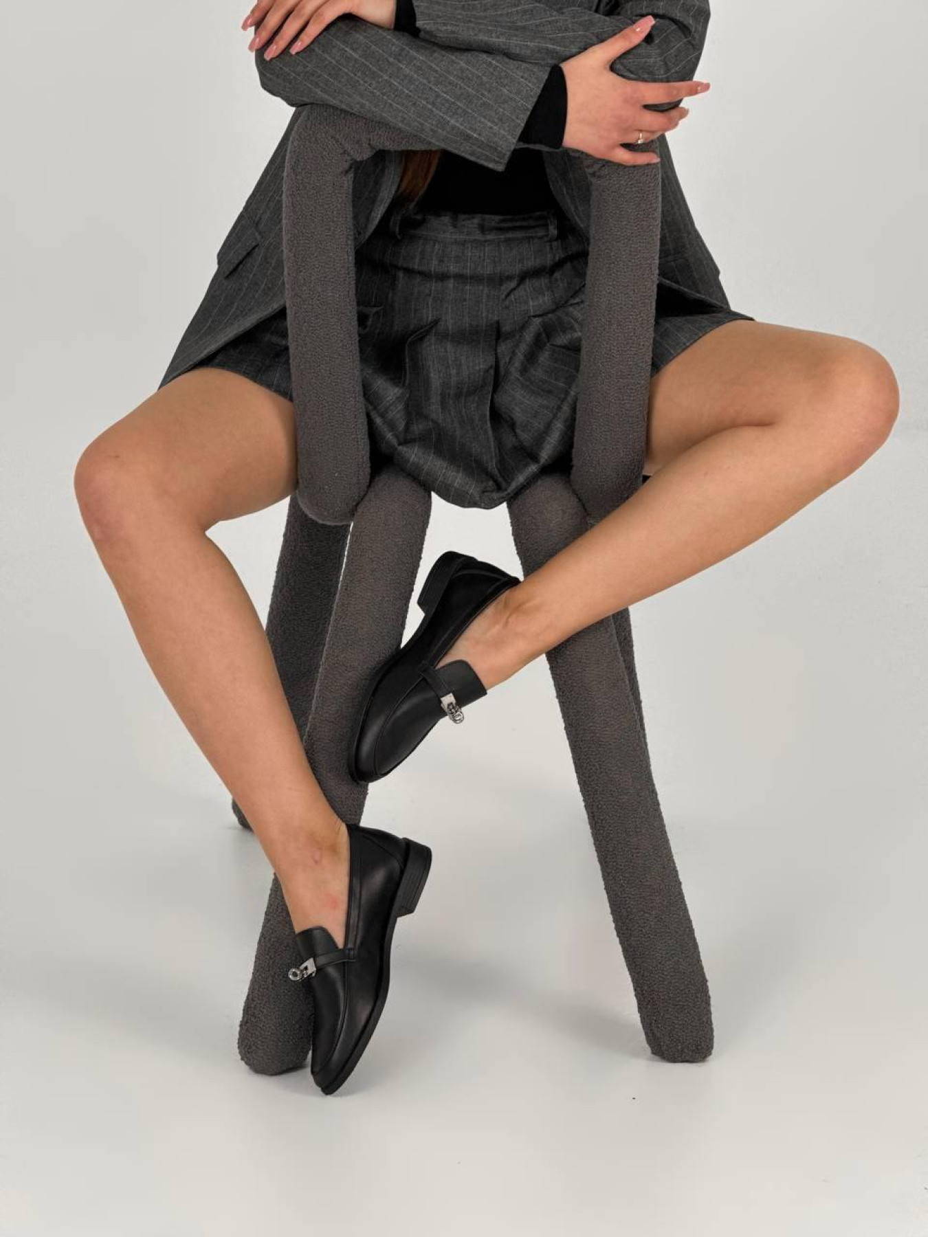 Лоферы из натуральной кожи с фурнитурой ерме черные (255) 40 модель P_215402-S40_236193 Фото