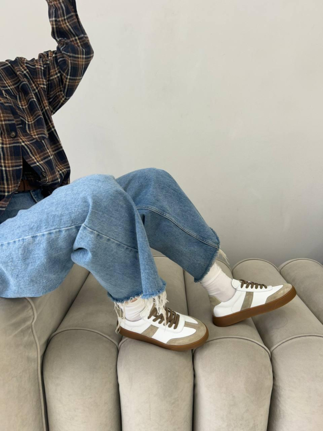 Кеди з натуральної шкіри та замші білі з пісочними вставками Білі (023/Емоджи6) 37 модель P_208329-S37_208329 Фото