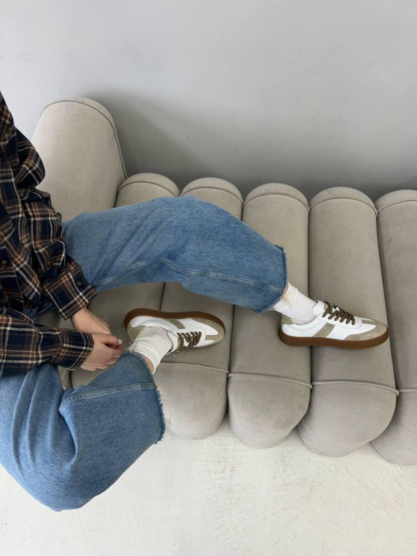 Кеди з натуральної шкіри та замші білі з пісочними вставками Білі (023/Емоджи6) 37 модель P_208329-S37_208329 Фото