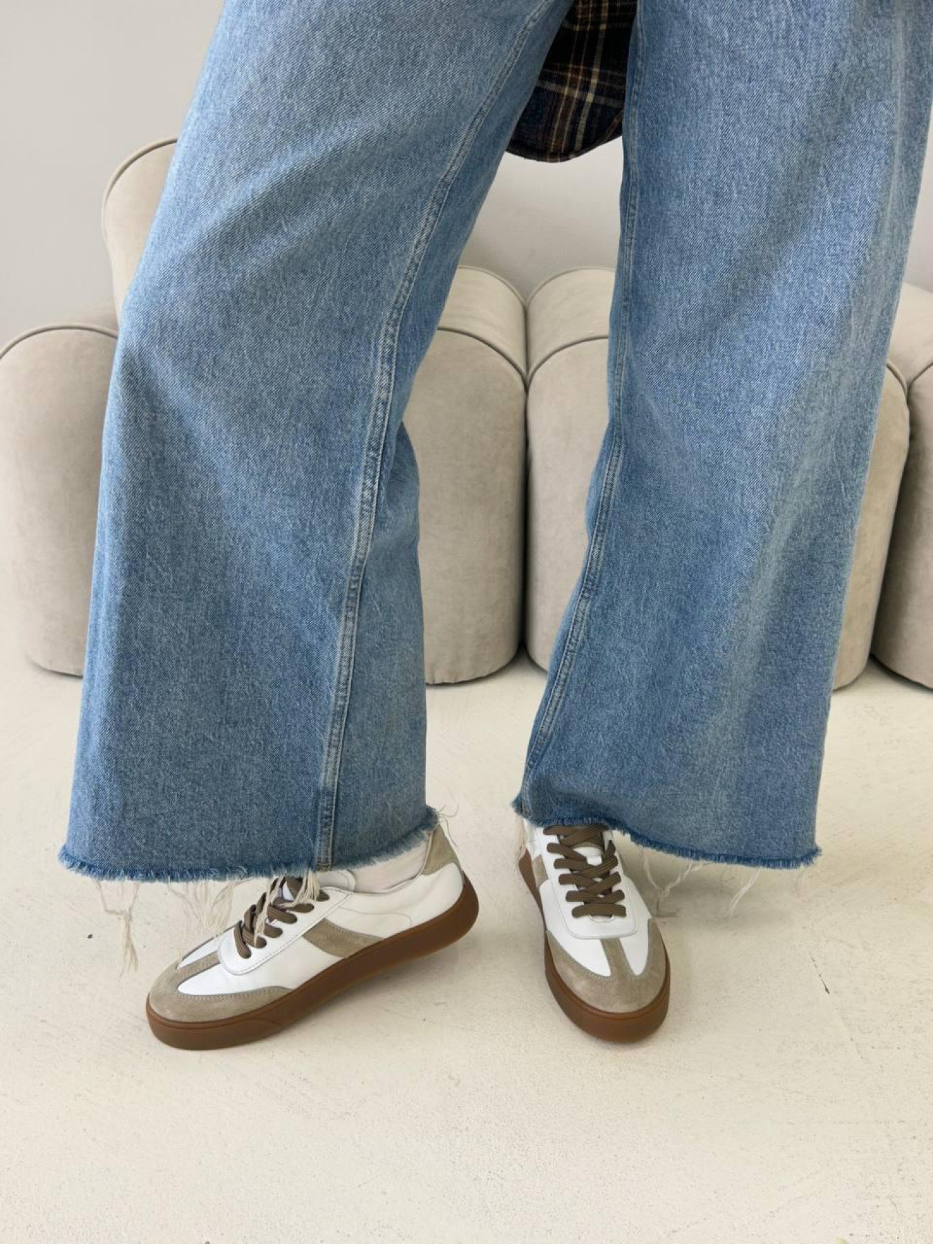 Кеди з натуральної шкіри та замші білі з пісочними вставками Білі (023/Емоджи6) 37 модель P_208329-S37_208329 Фото