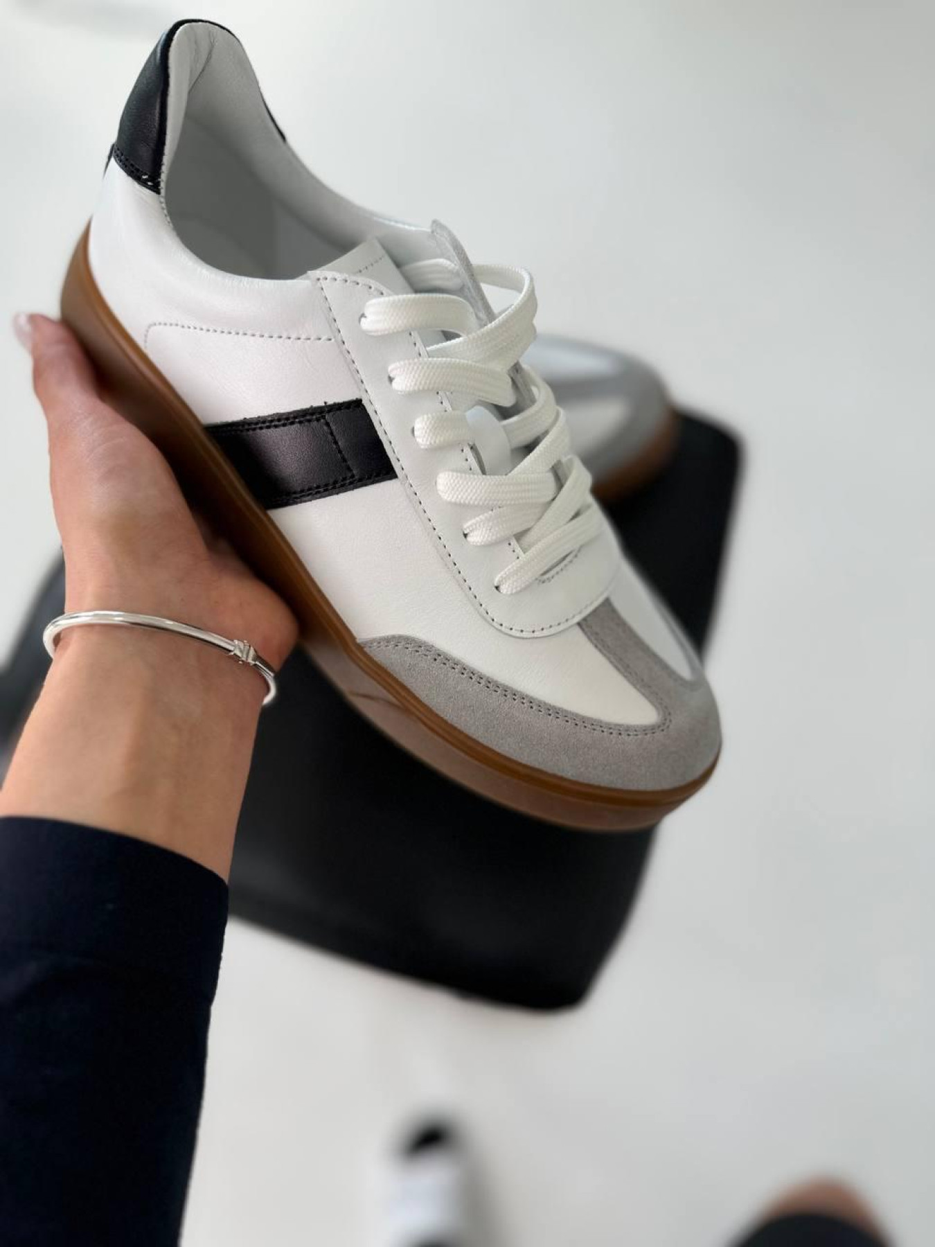 Кеди з натуральної шкіри та замші з чорними та сірими вставками Білі (023/Емоджи6) 36 модель P_180243-S36_183060 Фото