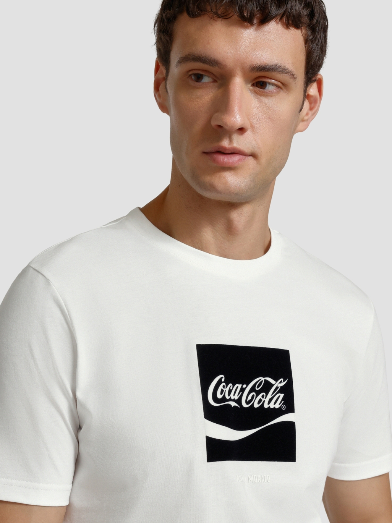 Чоловіча біла футболка Antony Morato x Coca Cola модель MMKS02580.FA100240;1011 Фото