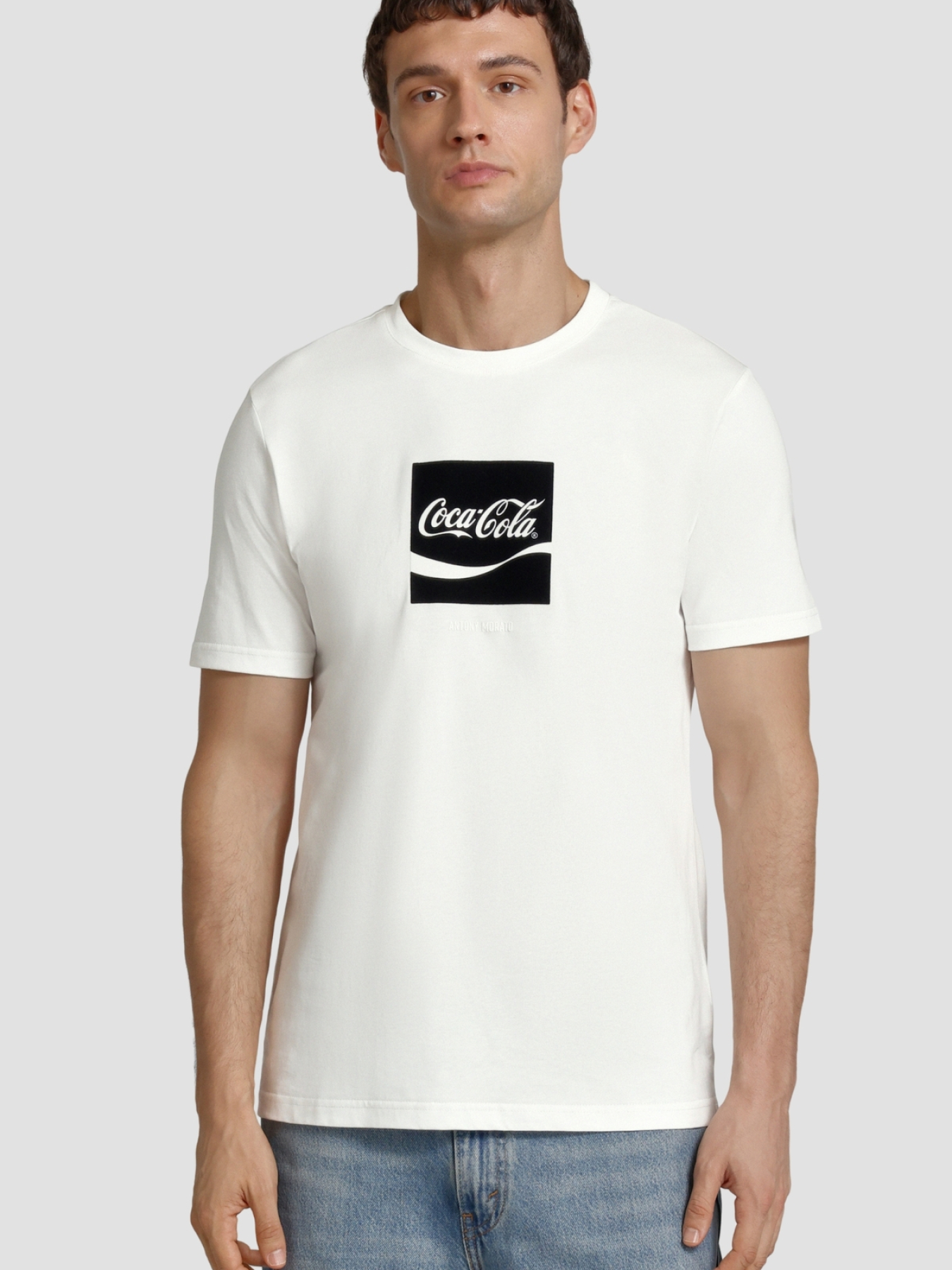 Чоловіча біла футболка Antony Morato x Coca Cola модель MMKS02580.FA100240;1011 Фото