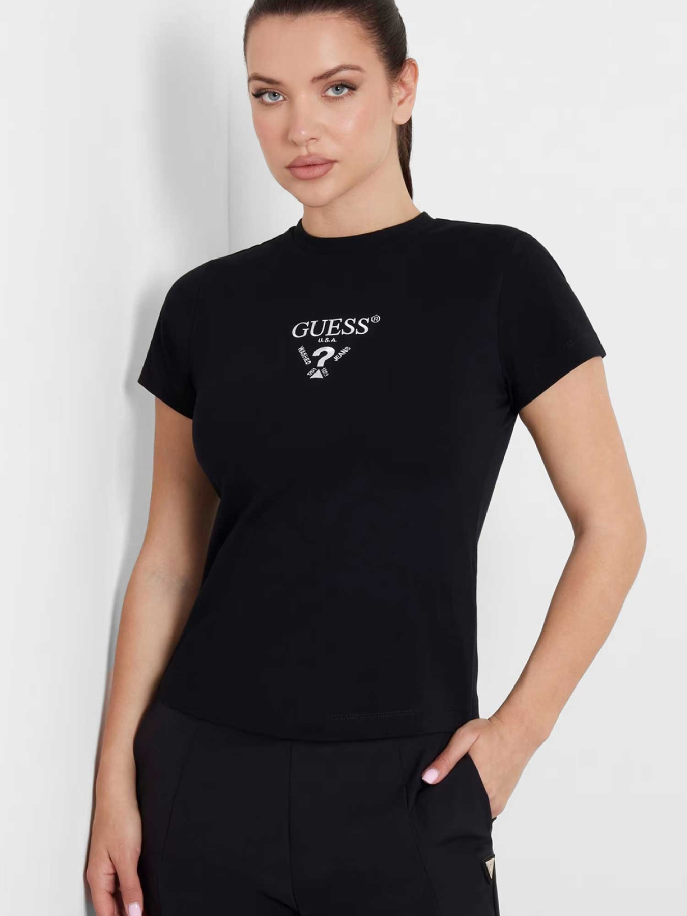 Футболка GUESS модель V4YI21.KCDH1;JBLK Футболка GUESS модель V4YI21.KCDH1;JBLK Фото