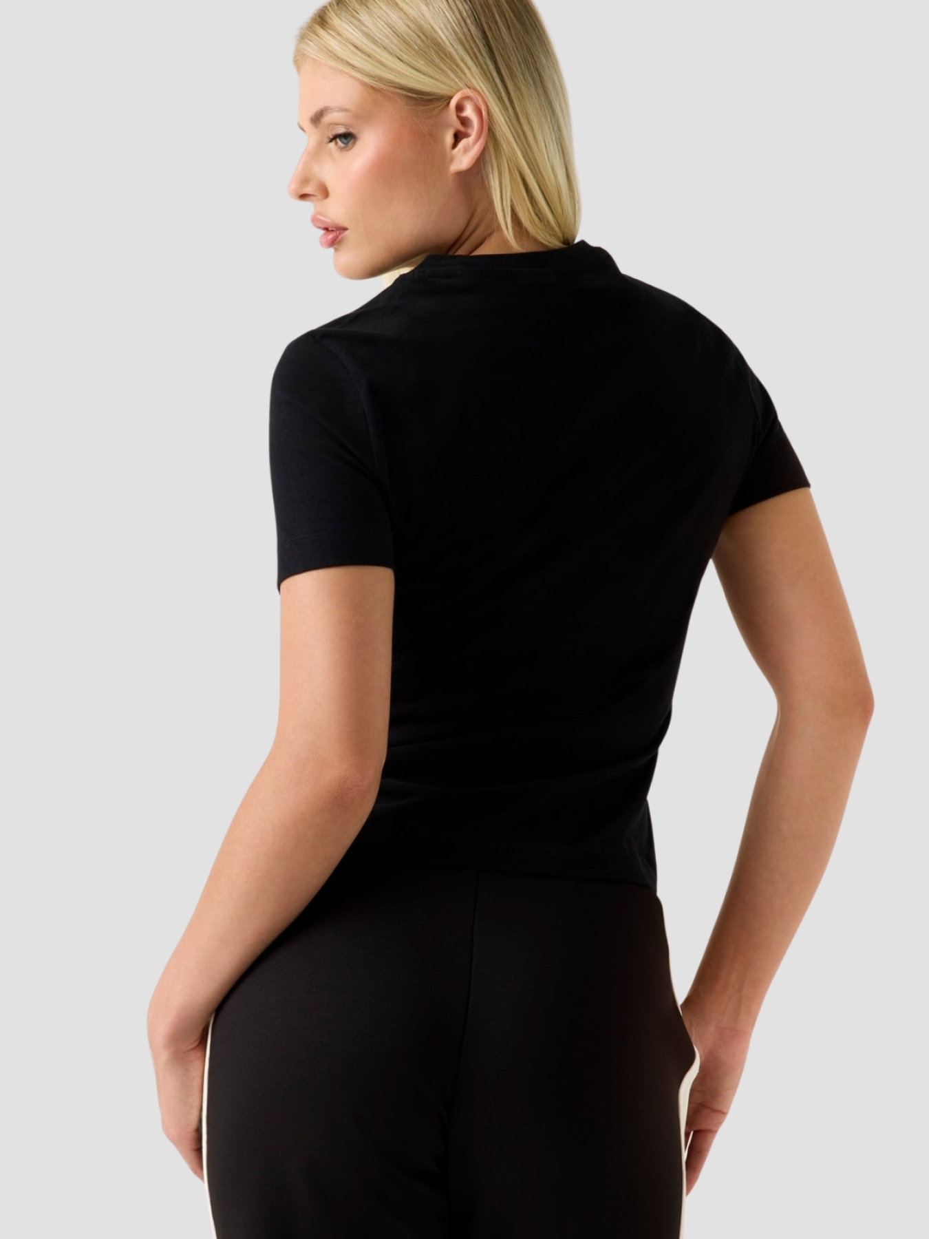 Футболка GUESS модель V5BI15.KA260;JBLK Фото