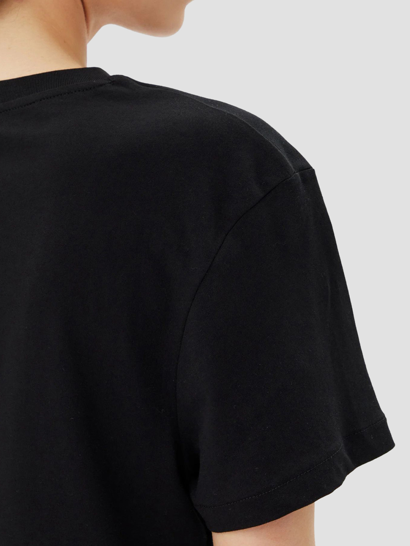 Футболка GUESS модель V5GI09.K9RM1;JBLK Фото