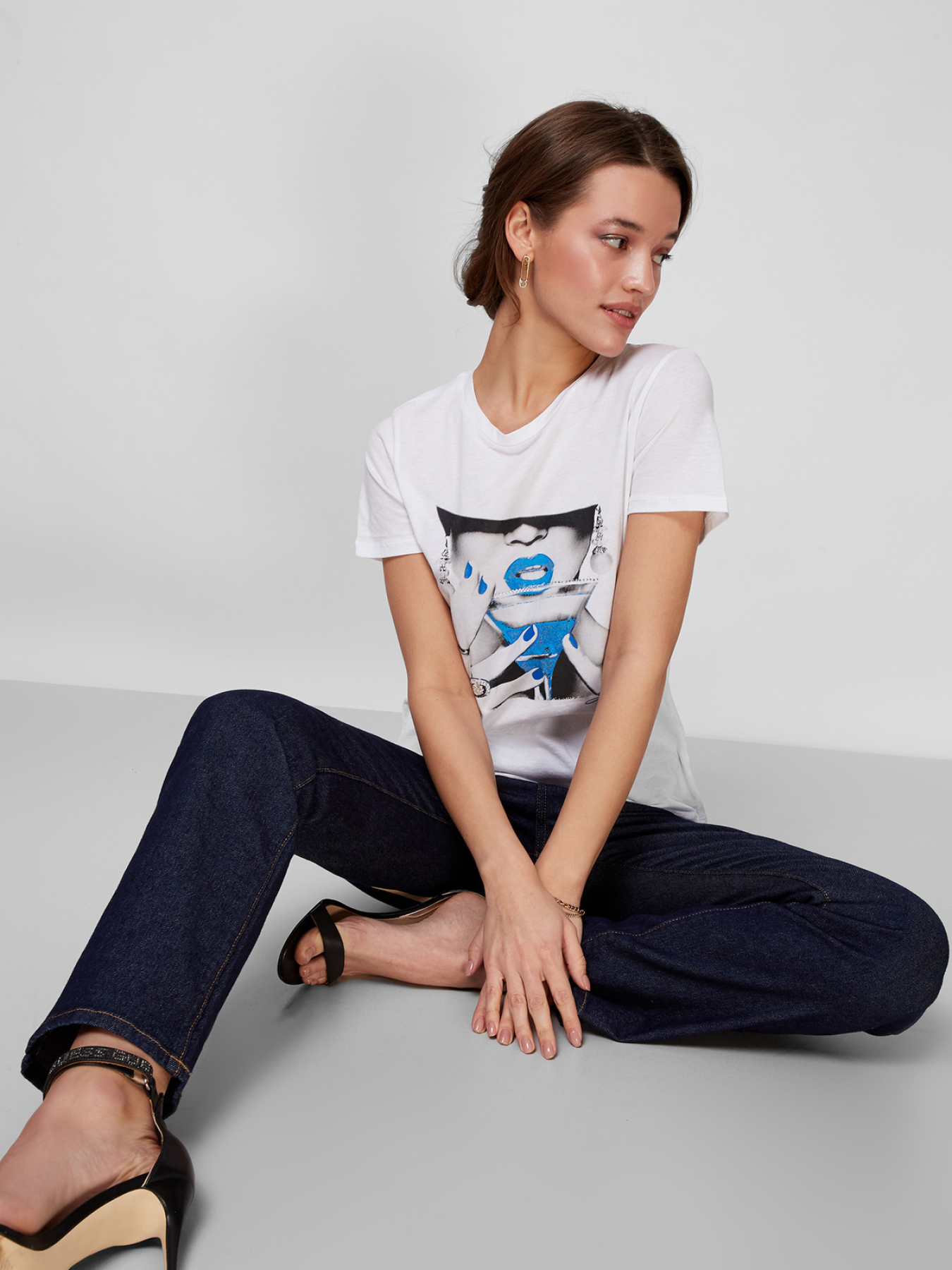 Футболка GUESS модель W1RI02.K9TD2;G011 Фото