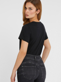 Жіноча чорна футболка модель W3GI76.K8G01;JBLK Фото