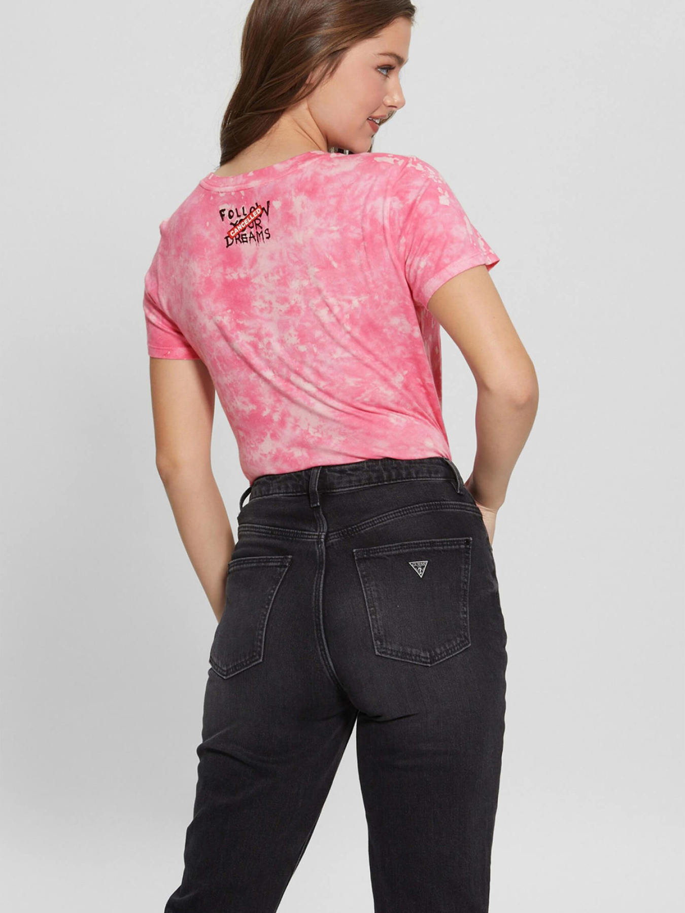 Футболка GUESS модель W3RI67.K9RM3;F60C Футболка GUESS модель W3RI67.K9RM3;F60C Фото