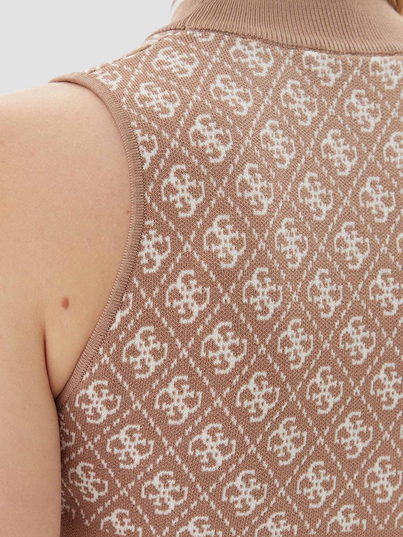 Топ GUESS модель W3YR26.Z37K0;FN7A Фото