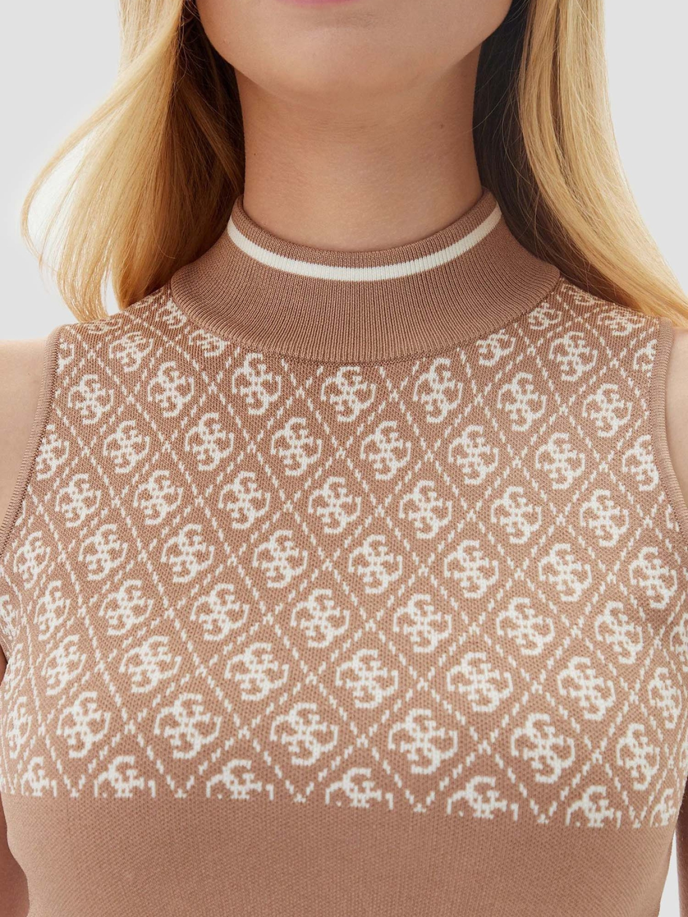 Топ GUESS модель W3YR26.Z37K0;FN7A Фото