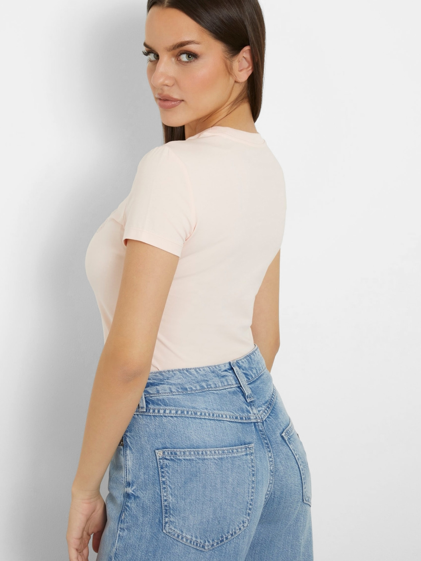 Футболка GUESS модель W4GI14.J1314;G6K8 Футболка GUESS модель W4GI14.J1314;G6K8 Фото