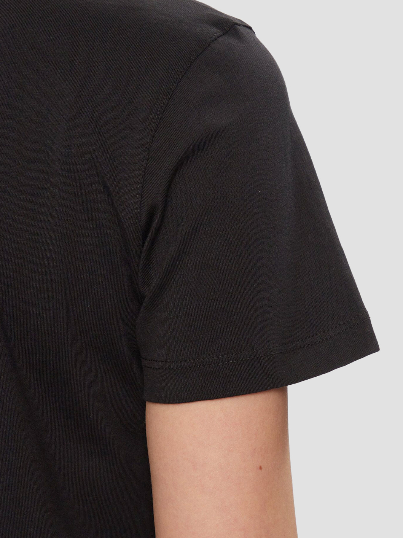 Футболка GUESS модель W4GI17.I3Z14;JBLK Футболка GUESS модель W4GI17.I3Z14;JBLK Фото