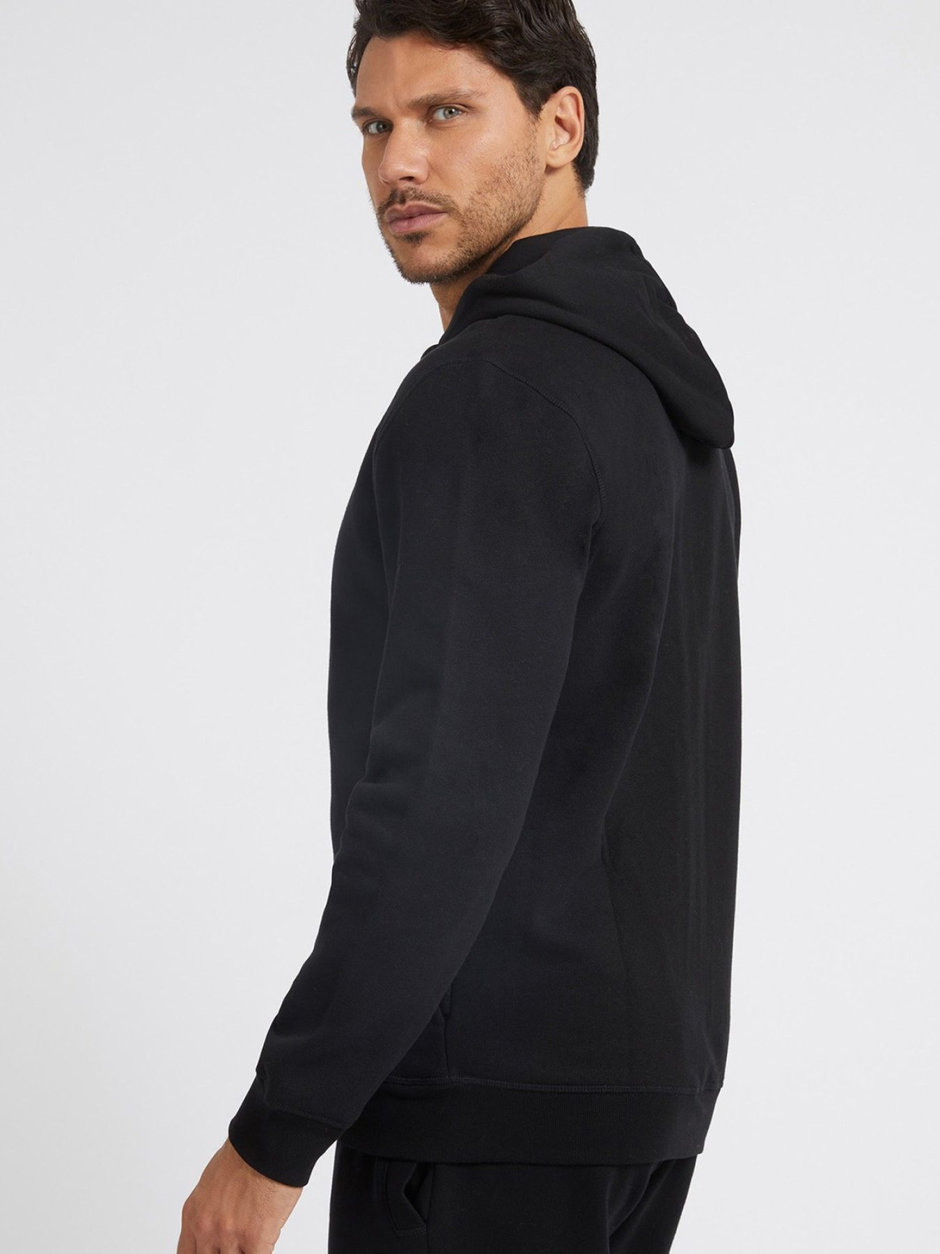 Худи GUESS модель Z2YQ28.K9V31;JBLK Худи GUESS модель Z2YQ28.K9V31;JBLK Фото