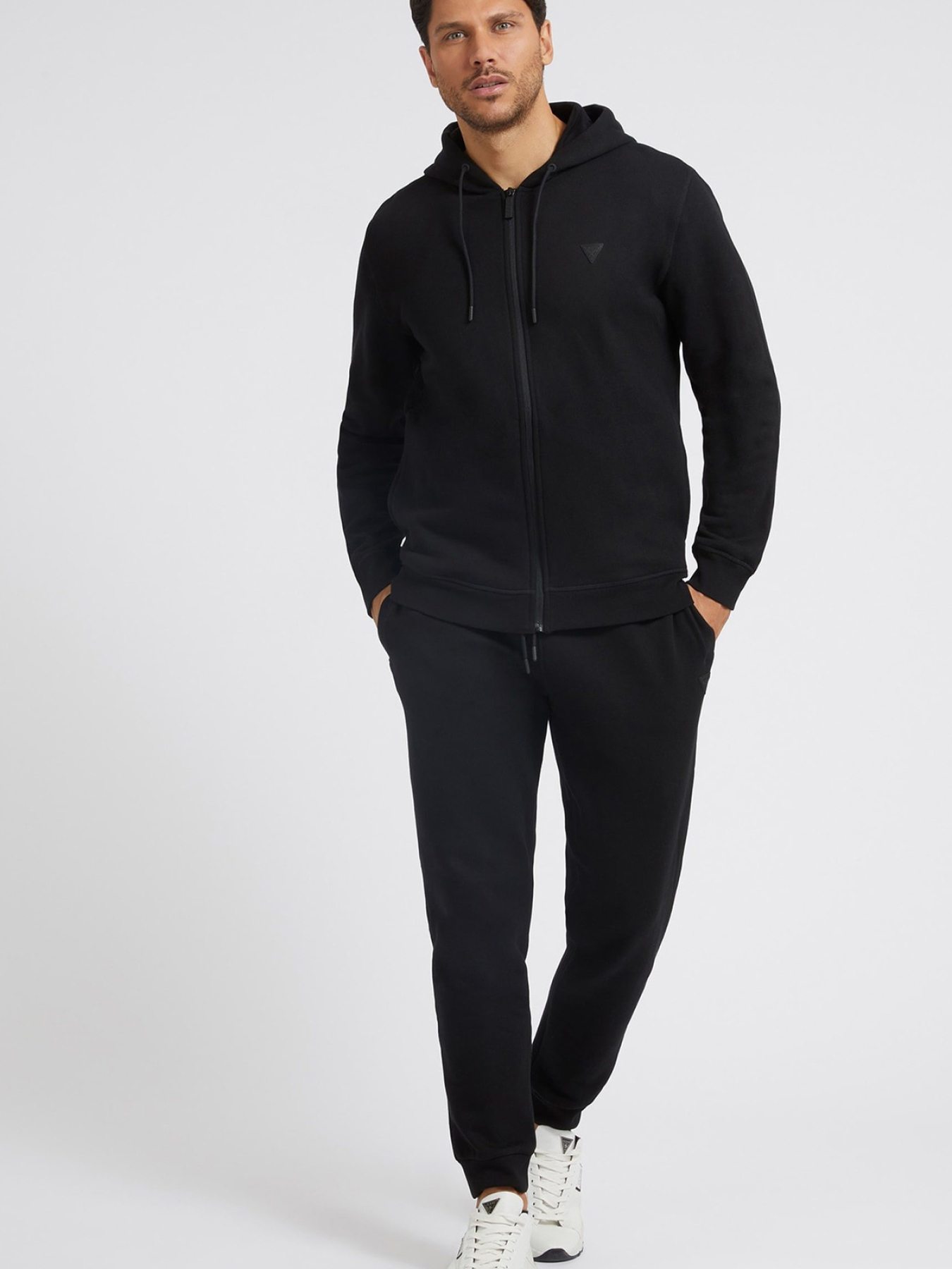 Худи GUESS модель Z2YQ28.K9V31;JBLK Худи GUESS модель Z2YQ28.K9V31;JBLK Фото