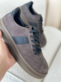 Замшевые кеды с черными матовыми вставками на байке серо-коричневые (123/Лайк7) 39 модель P_203300-S39_204123 Фото