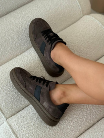 Замшевые кеды с черными матовыми вставками на байке серо-коричневые (123/Лайк7) 39 модель P_203300-S39_204123 Фото