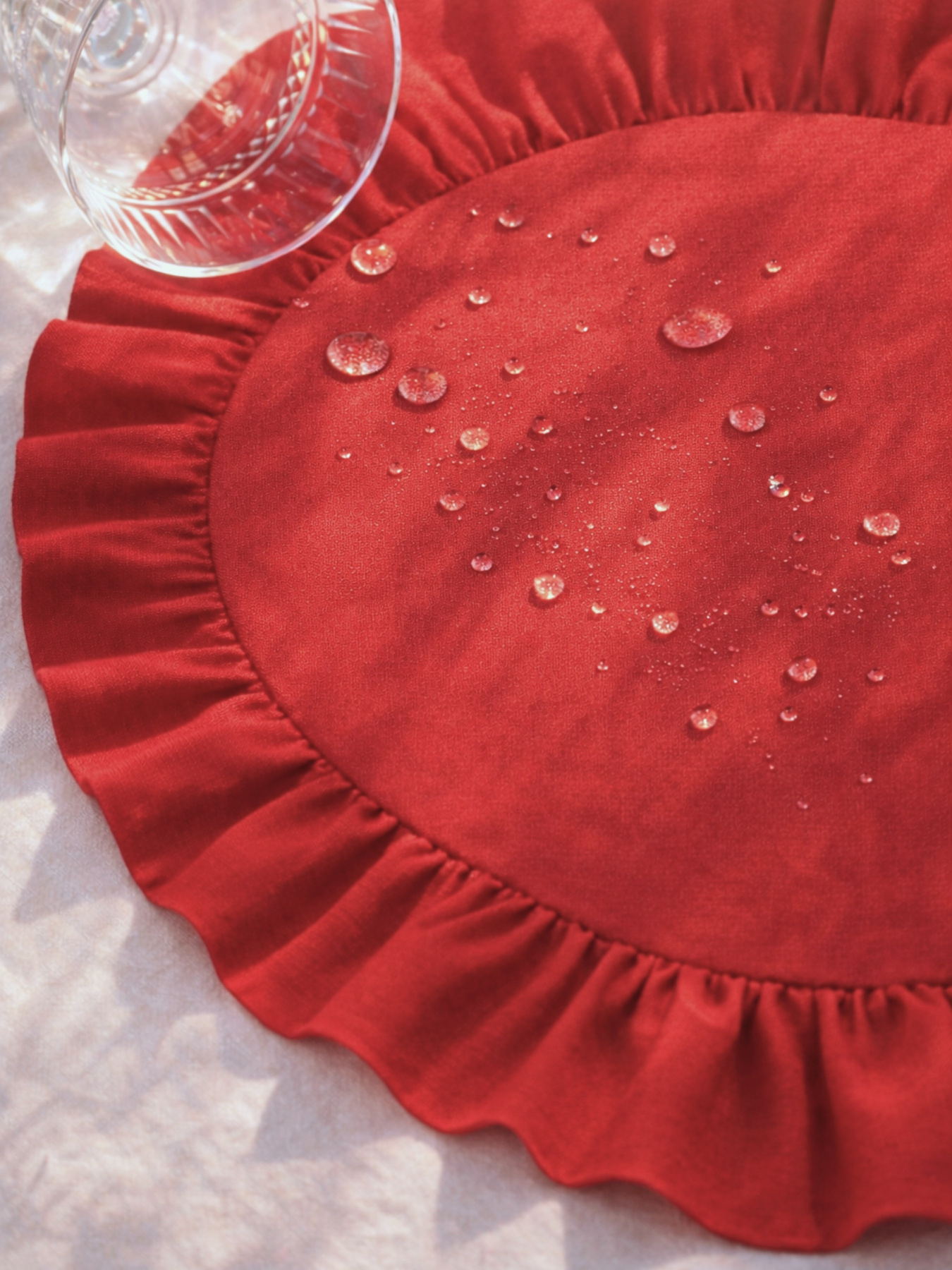 Серветка сервірувальна з рюшами бавовняна водовідштовхуюча червона модель 25584 Фото