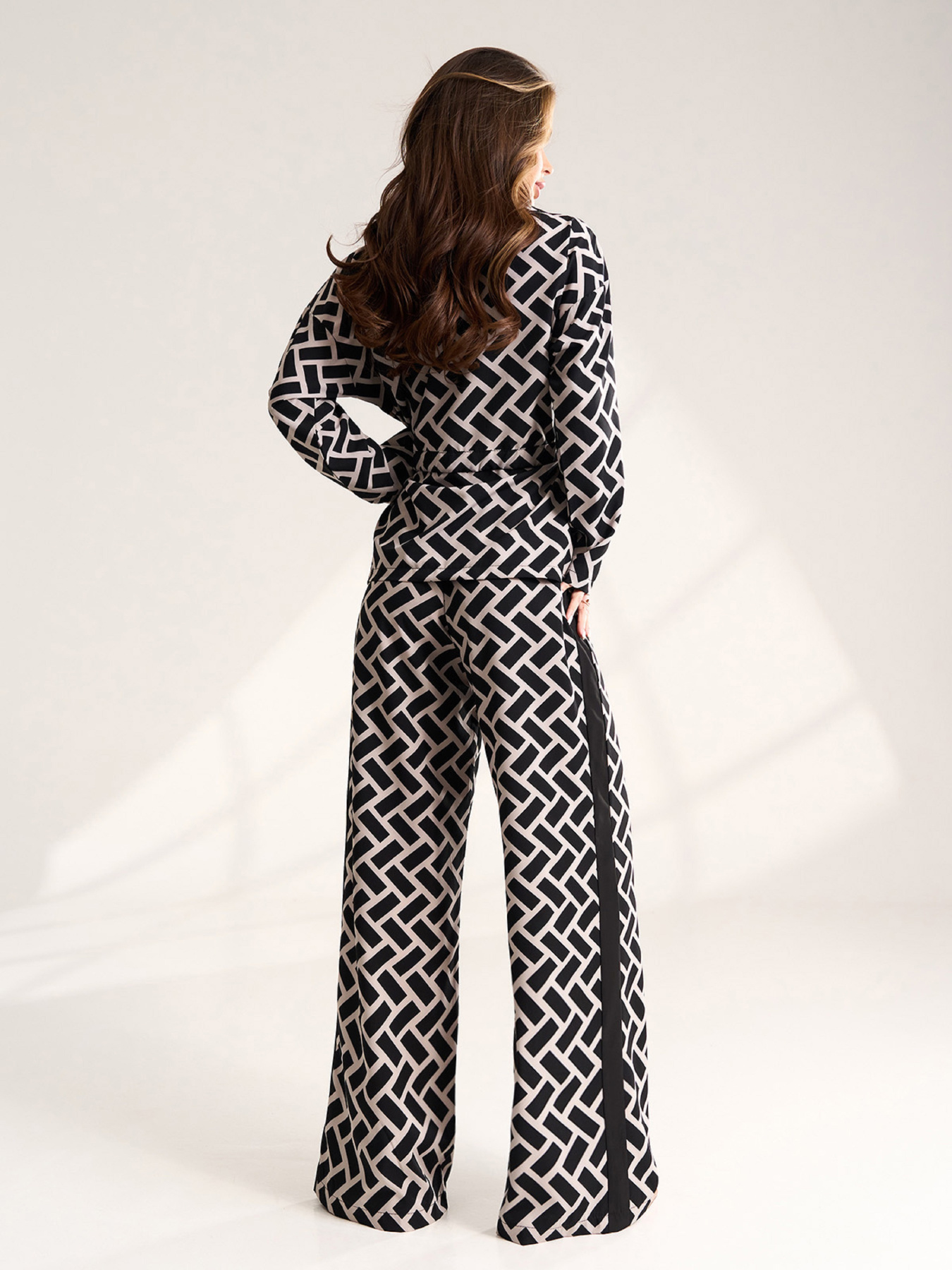 Повсякденний костюм ISSA Plus модель 15570_черный_бежевый Фото