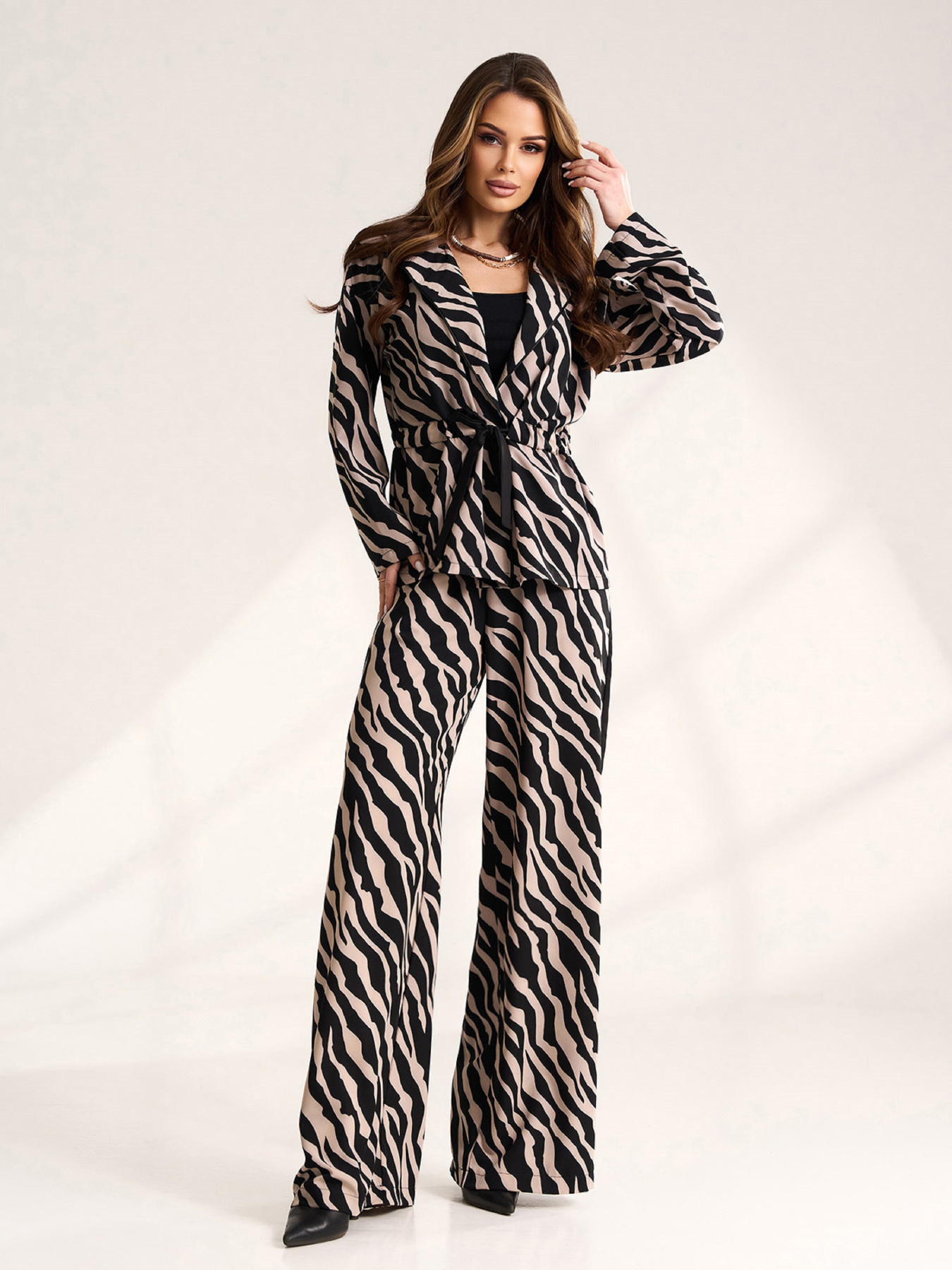 Повсякденний костюм ISSA Plus модель 15569B_черный_бежевый Фото