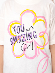 Футболка для дівчинки з написом Amazing Girl та квітковим принтом, Молочний Носи Своє (6414-001-33-5-3) модель 6414-001-33-5-3-molochnij-romashka Фото