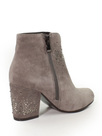 Елегантні замшеві ботильйони із сяючими стразами. модель M231-812-3492 Фото