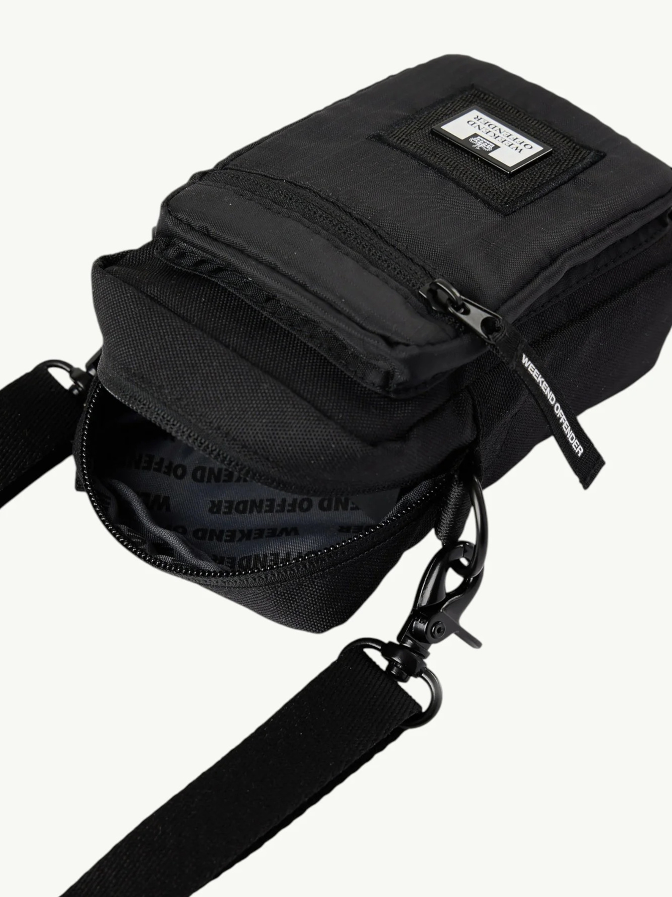 Сумка Weekend Offender Small Crossbody Bag Black Ripstop модель AC1004-BLACKRIP Фото