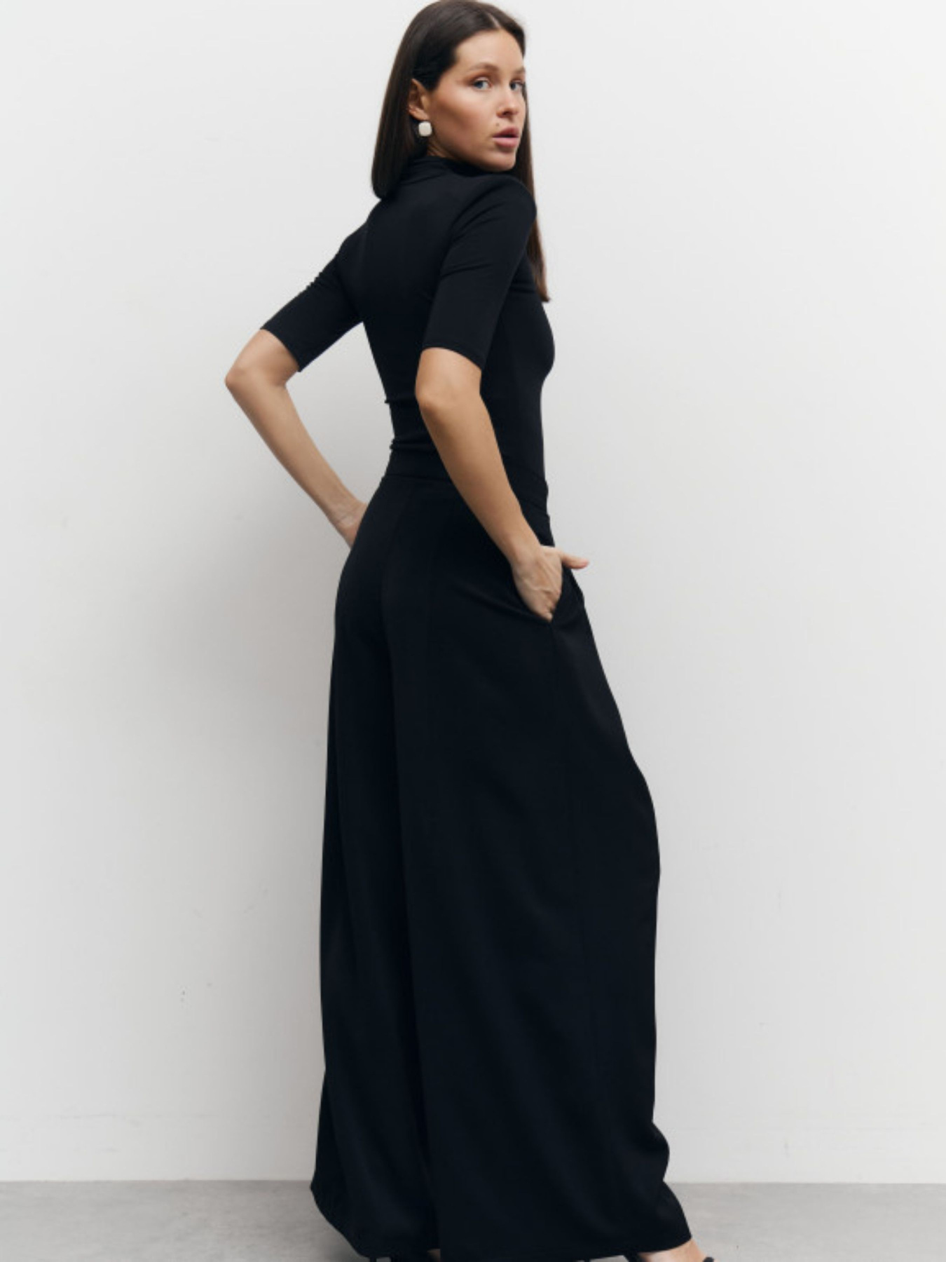 Чорна стрейчева футболка з плічками Sculpt Shoulder модель 407 Чорна стрейчева футболка з плічками Sculpt Shoulder модель 407 Фото