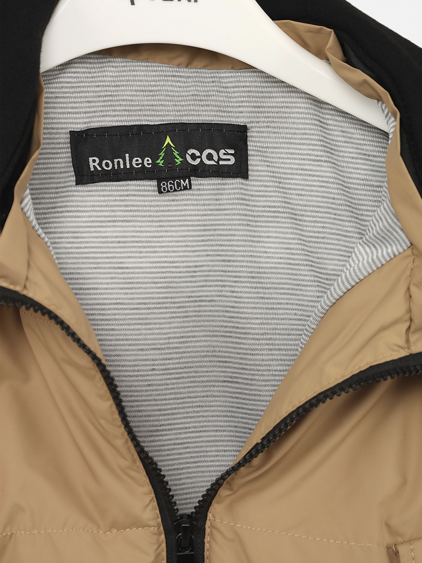 Утепленный жилет для мальчика цвет бежевый ЦБ-00269484 модель ЦБ-00269484 Фото