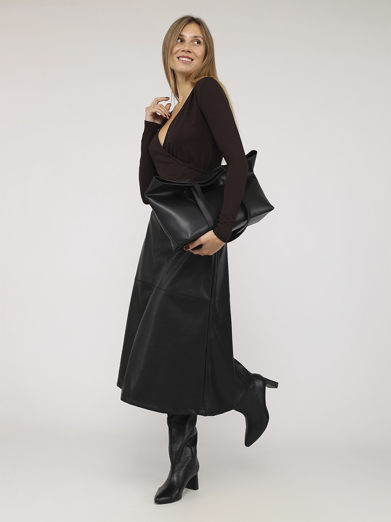 Футболка з довгим рукавом жіноча  колір темно-коричневий ЦБ-00283831 модель ЦБ-00283831 Фото