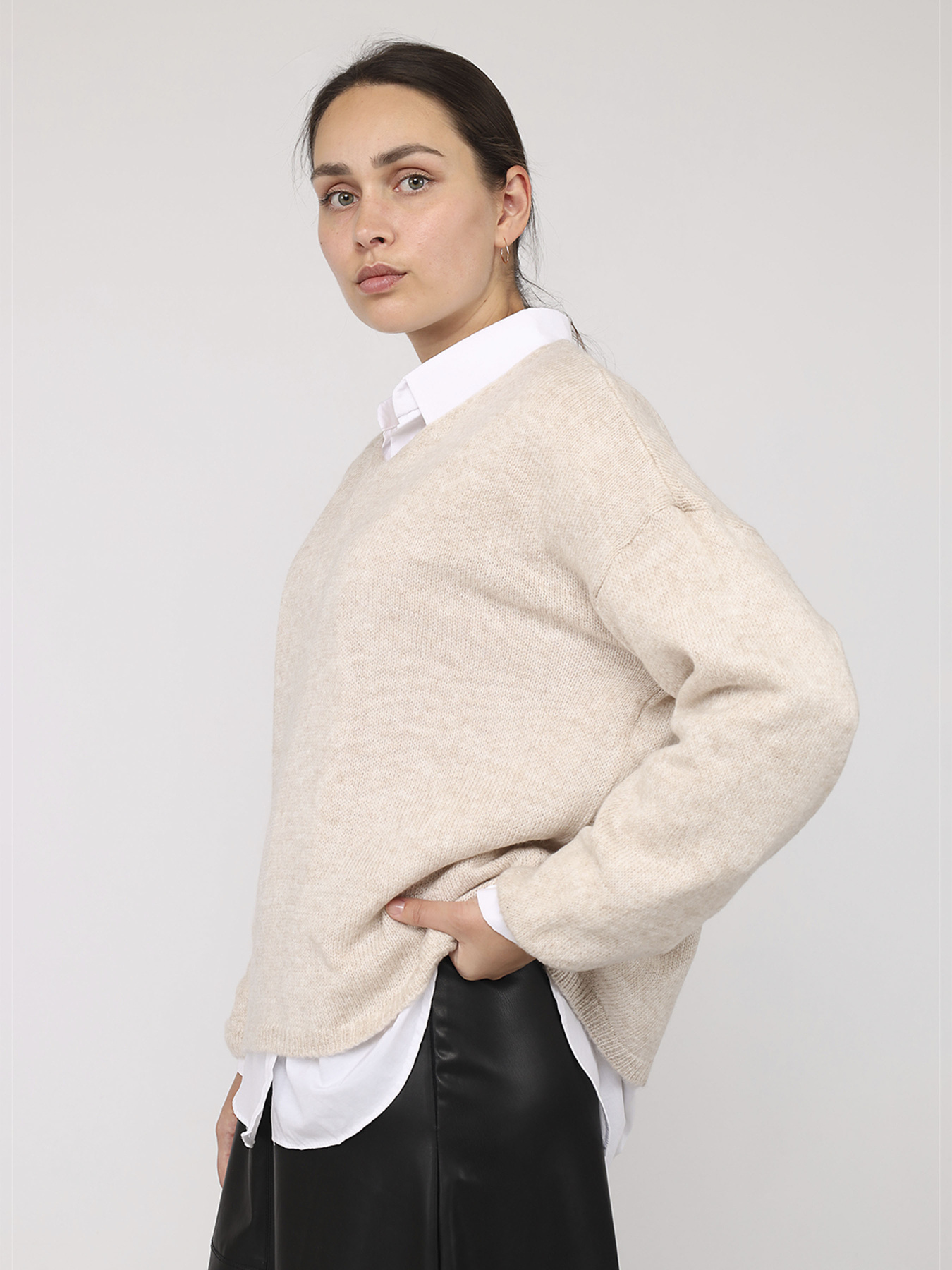 Пуловер жіночий  колір бежевий ЦБ-00285739 модель ЦБ-00285739 Фото