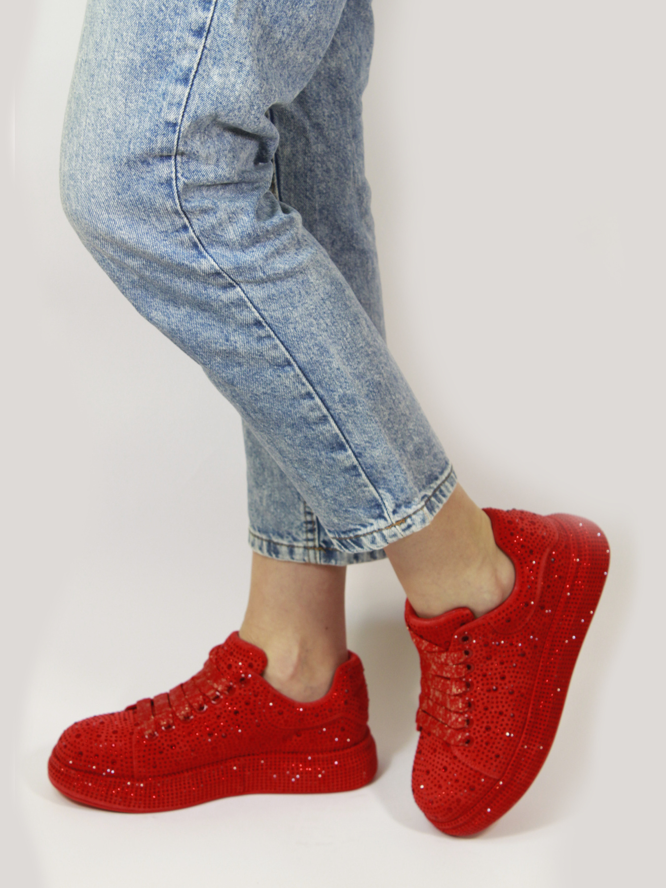 Кроссовки со стразами модель 710-13-red Фото