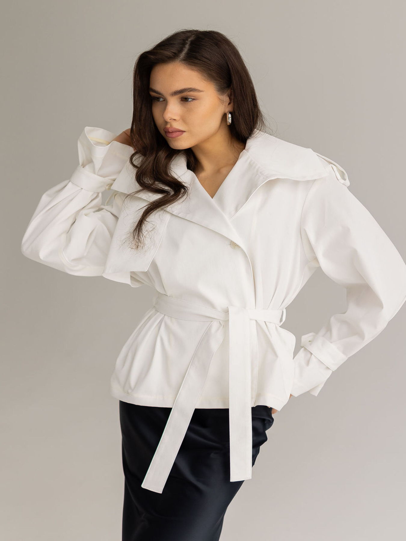 Укорочений білий тренч модель 5555 Фото