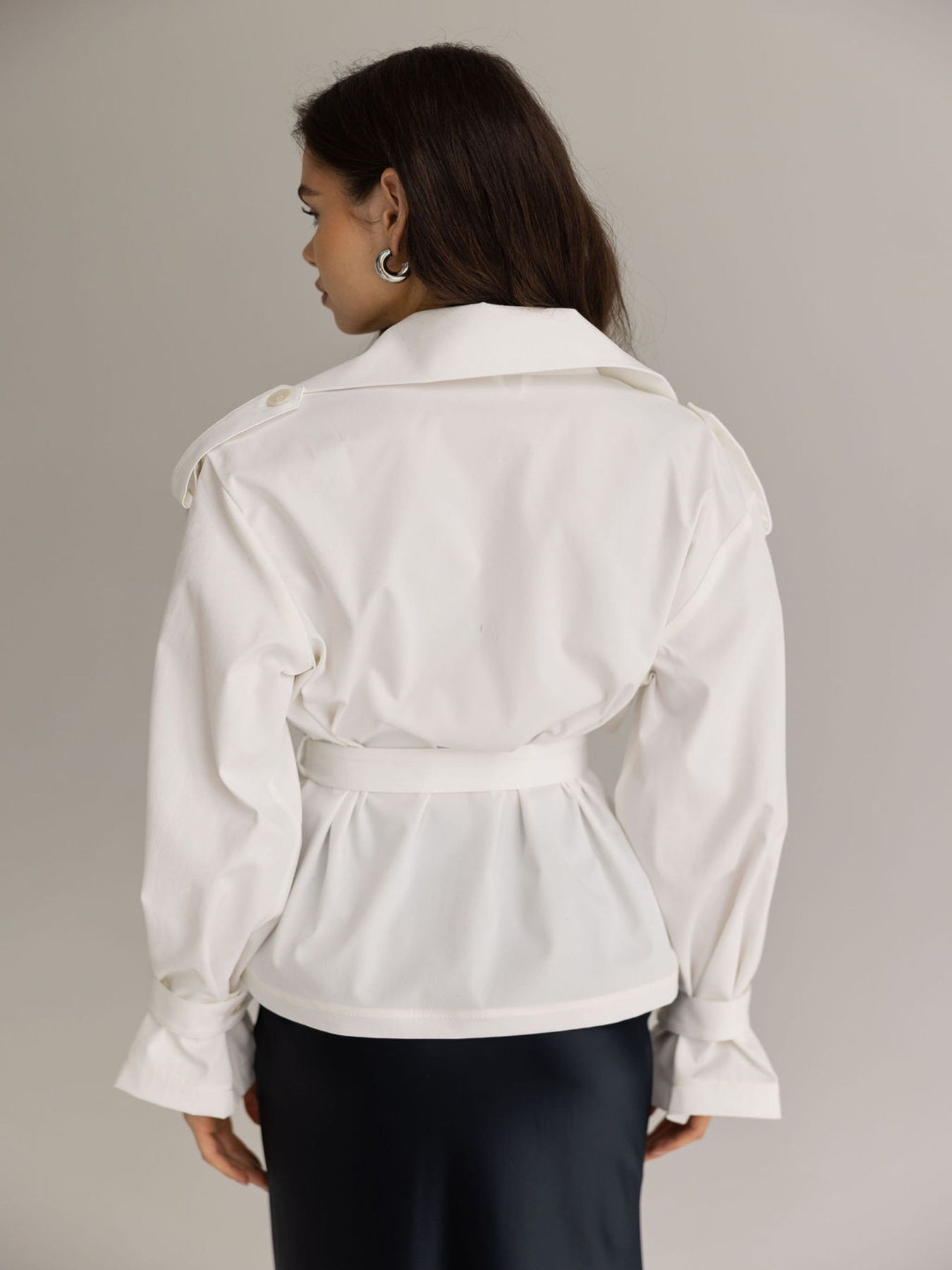 Укорочений білий тренч модель 5555 Фото