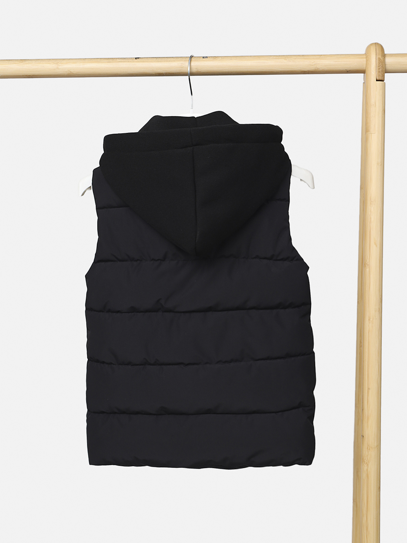 Жилет утеплённый для мальчика  цвет черный ЦБ-00289747 модель ЦБ-00289747 Фото