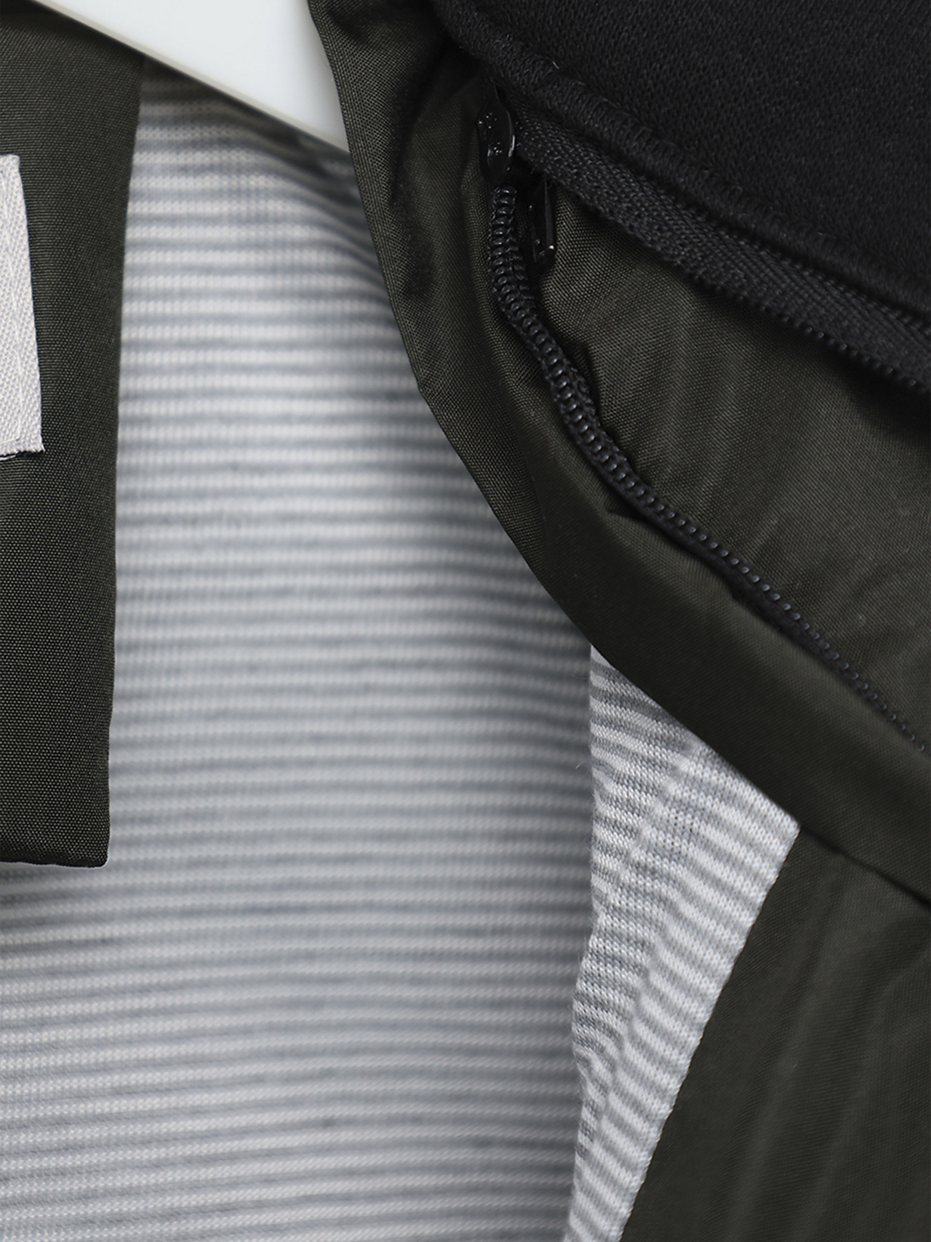 Жилет утеплённый для мальчика  цвет хаки ЦБ-00289748 модель ЦБ-00289748 Фото