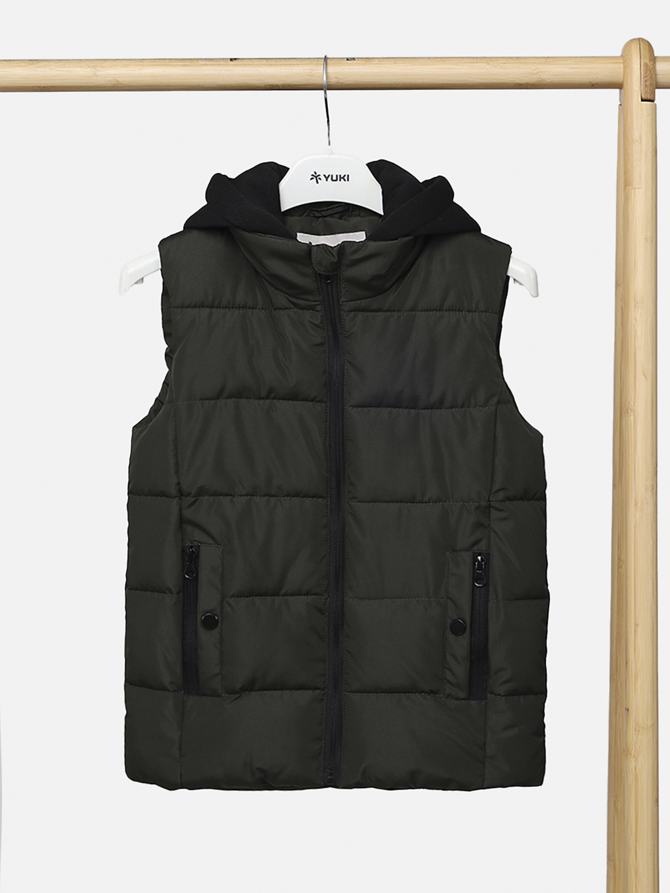 Жилет утеплённый для мальчика  цвет хаки ЦБ-00289748 модель ЦБ-00289748 Фото