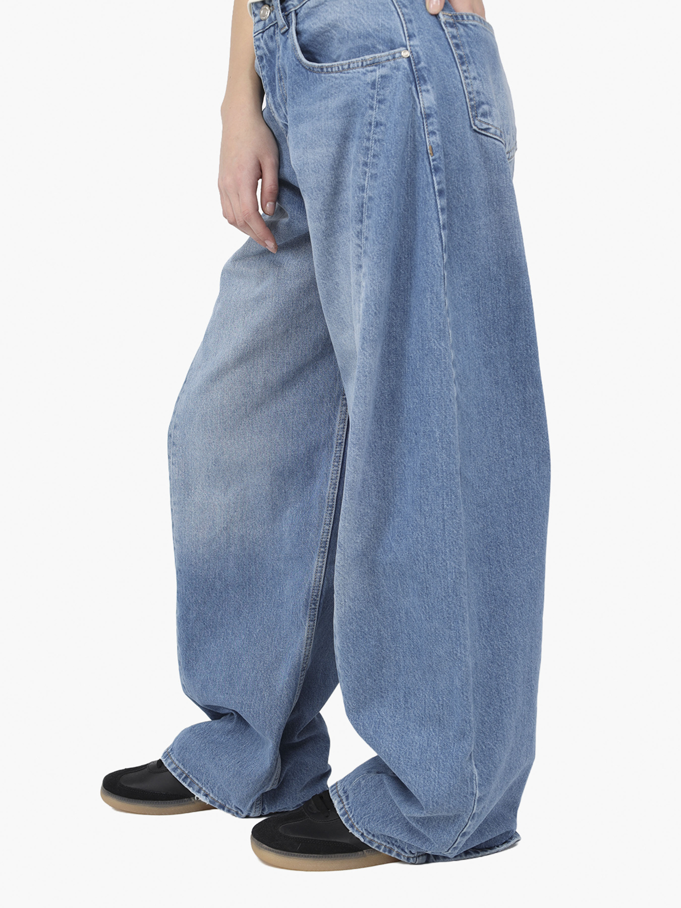 Широкі джинси YUKI модель ЦБ-00290490 Широкі джинси YUKI модель ЦБ-00290490 Фото