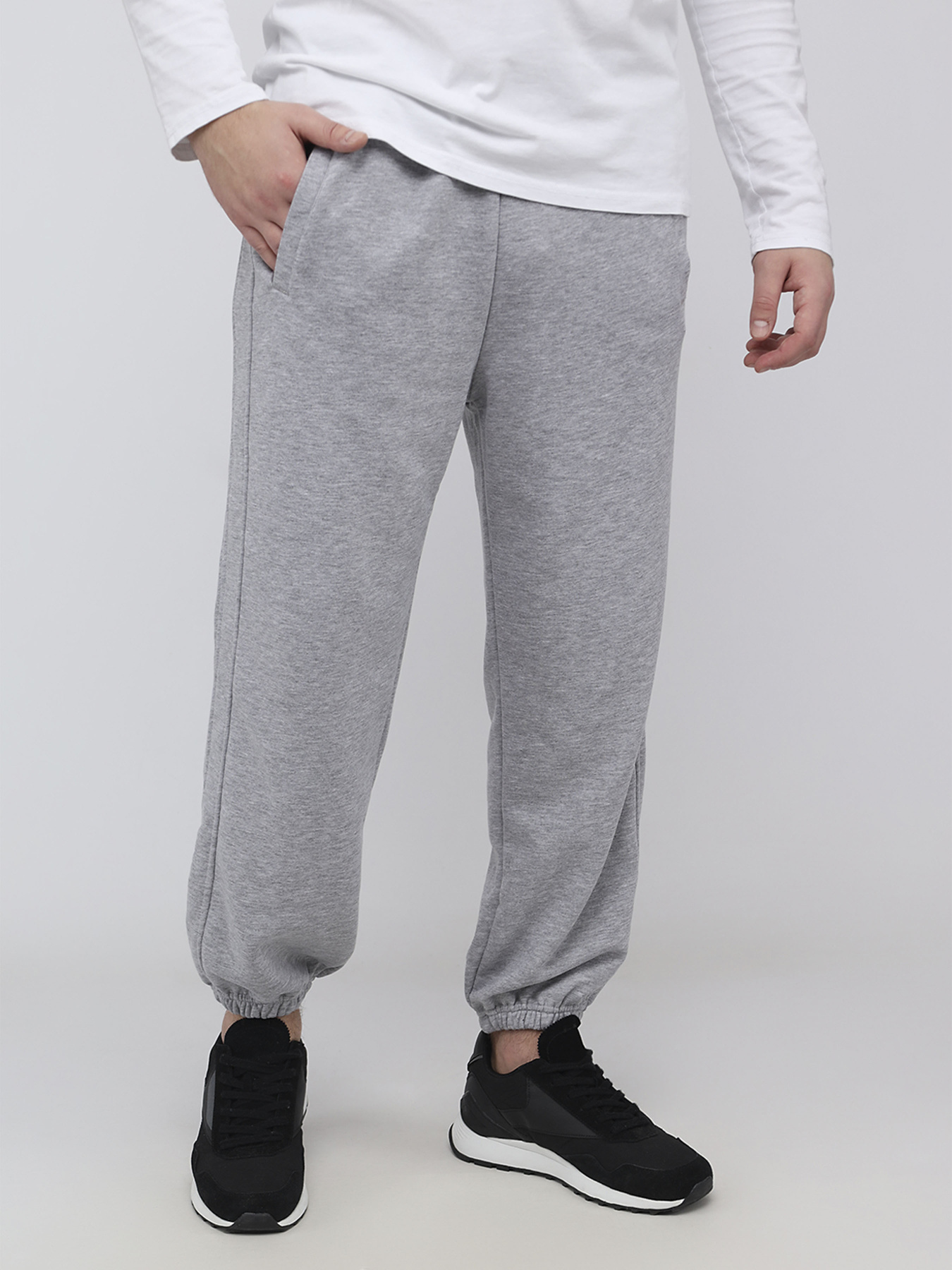 Штани спортивні чоловічі  колір світло-сірий ЦБ-00291043 модель ЦБ-00291043 Фото