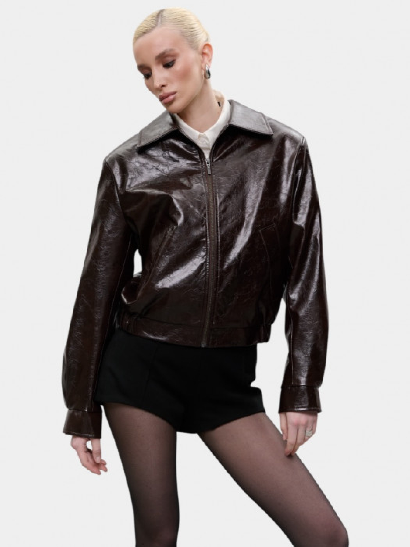 Шоколадная куртка из лакированной экокожи модель 12080 Шоколадная куртка из лакированной экокожи модель 12080 Фото