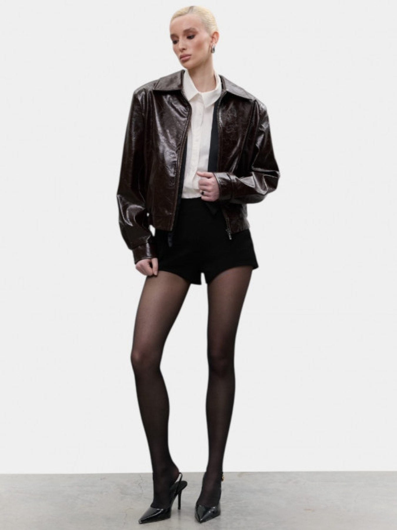 Шоколадная куртка из лакированной экокожи модель 12080 Шоколадная куртка из лакированной экокожи модель 12080 Фото