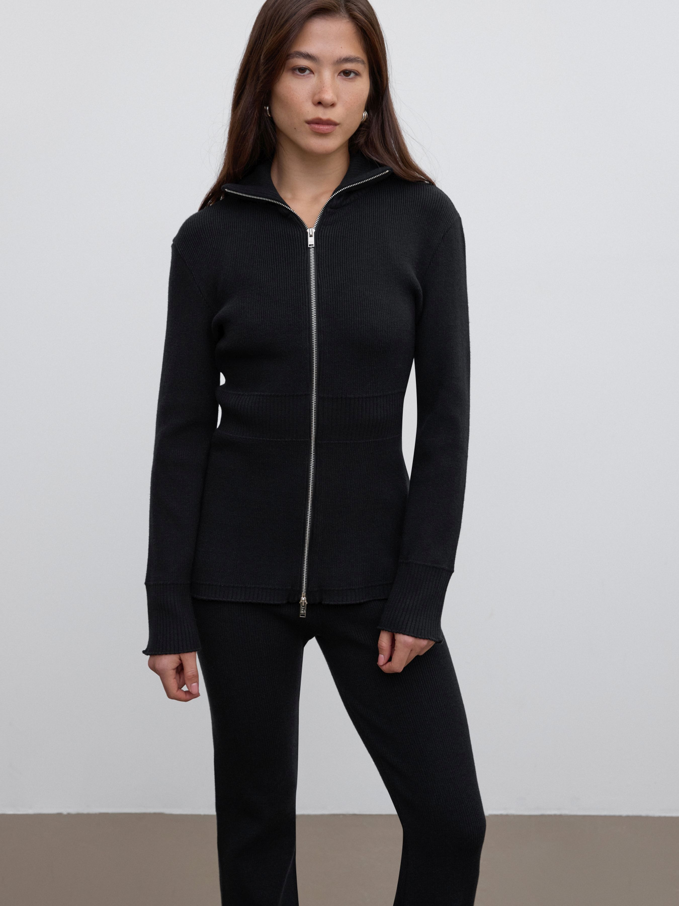 Костюм в'язаний ESTRO 0528-04101, колір чорний модель 0528-04101 Фото