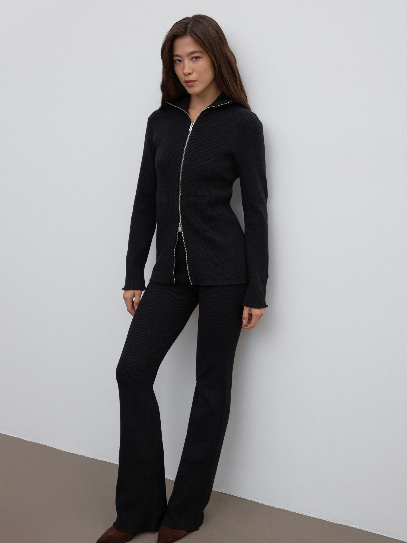 Костюм в'язаний ESTRO 0528-04101, колір чорний модель 0528-04101 Фото