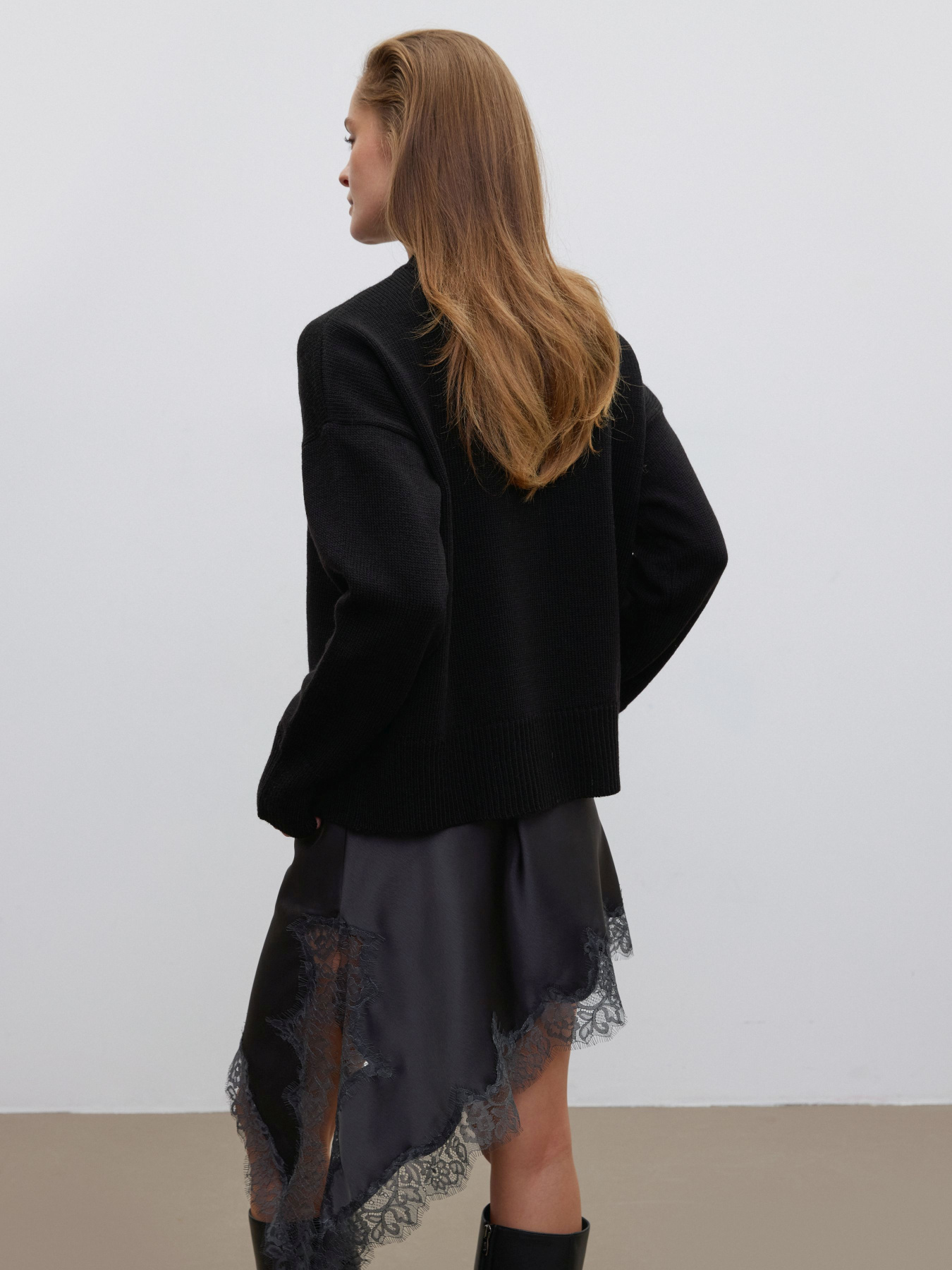 Джемпер ESTRO 0542-06901, колір чорний модель 0542-06901 Фото