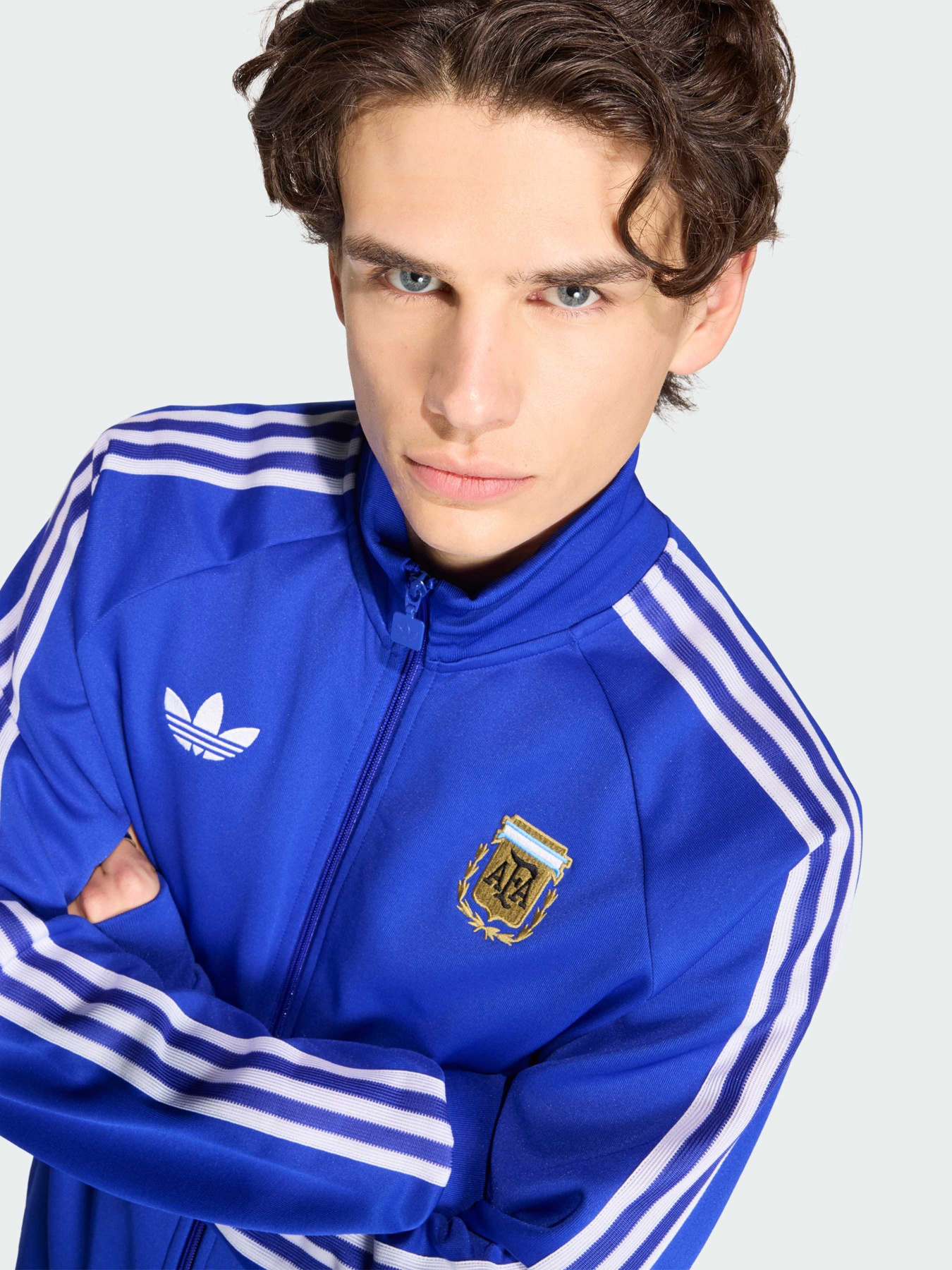 Спортивна кофта Adidas модель JZ6305 Спортивна кофта Adidas модель JZ6305 Фото